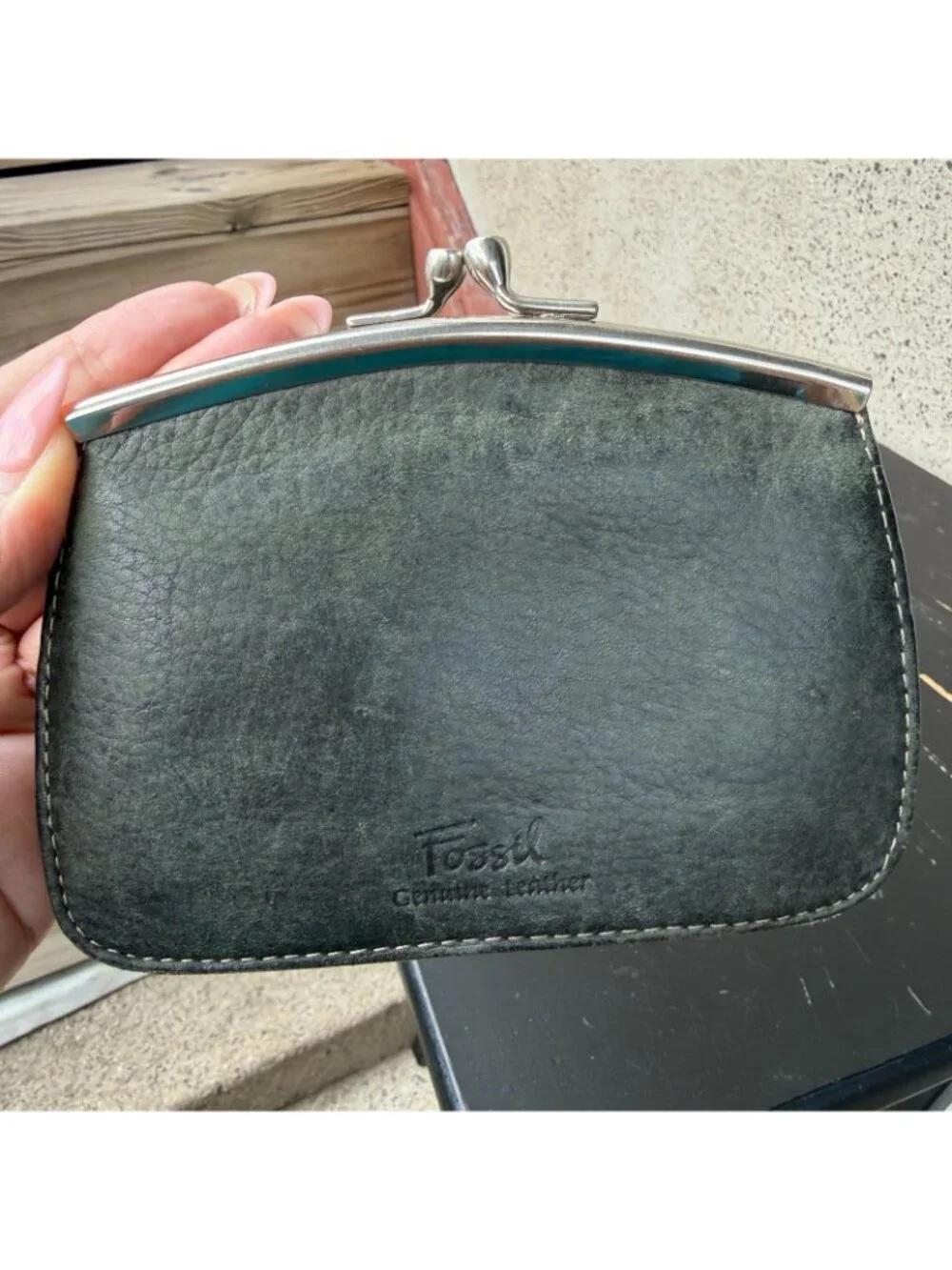 Fossil kiss lock